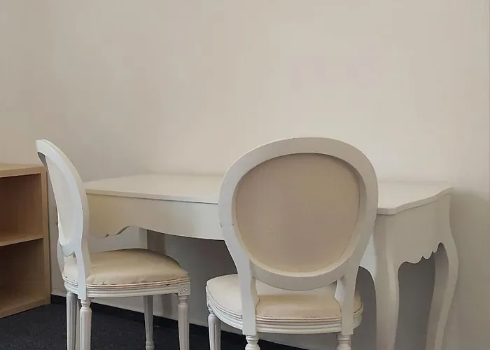 Apartament Just 3 Min Walk Old Town Center Private B