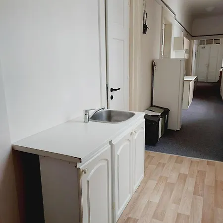 Just 3 Min Walk Old Town Center Private B בית אירוח *